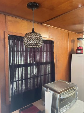 5075 CENTRAL AVENUE, De Leon Springs, FL 32130