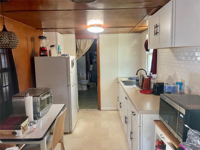 5075 CENTRAL AVENUE, De Leon Springs, FL 32130