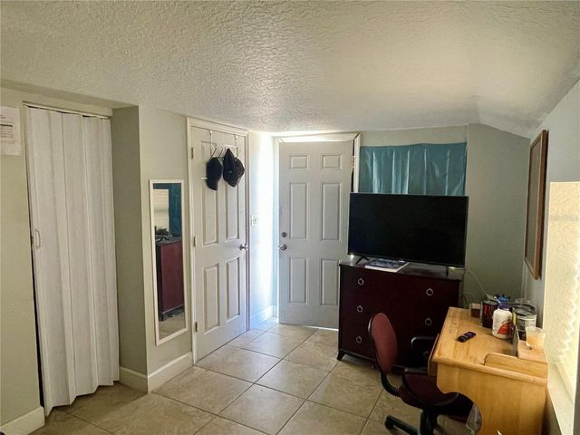 5075 CENTRAL AVENUE, De Leon Springs, FL 32130