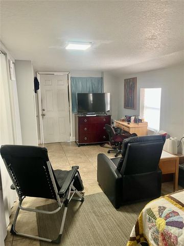 5075 CENTRAL AVENUE, De Leon Springs, FL 32130