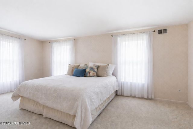 886 Ocean View Drive, Toms River, NJ 08753