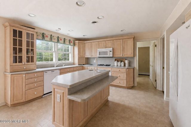 886 Ocean View Drive, Toms River, NJ 08753
