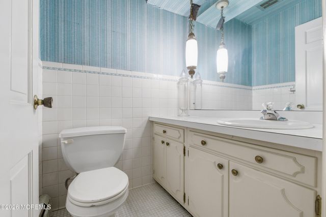 886 Ocean View Drive, Toms River, NJ 08753