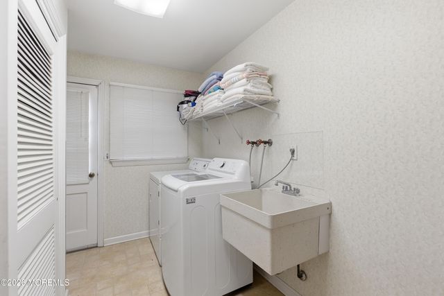 886 Ocean View Drive, Toms River, NJ 08753