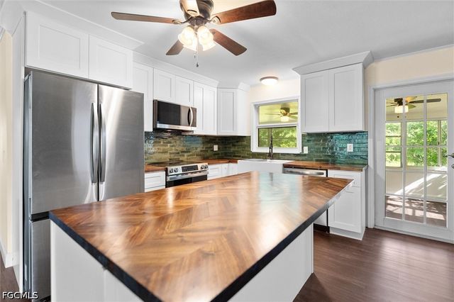 3680 Mango ST, St James City, FL 33956