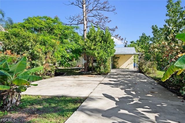 3680 Mango ST, St James City, FL 33956
