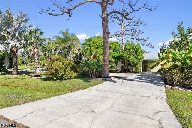 3680 Mango ST, St James City, FL 33956
