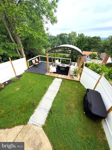 1814 3RD AVE, Pottsville, PA 17901