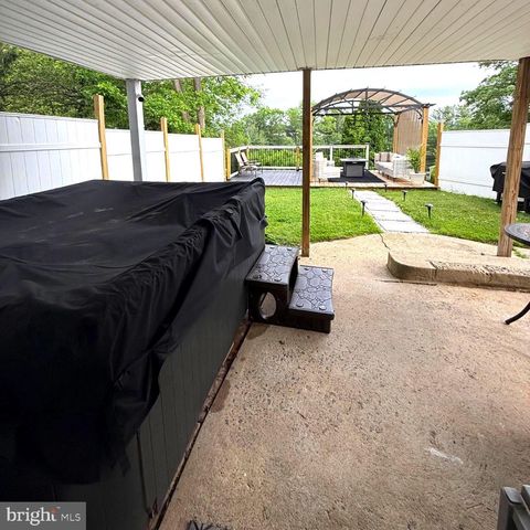 1814 3RD AVE, Pottsville, PA 17901