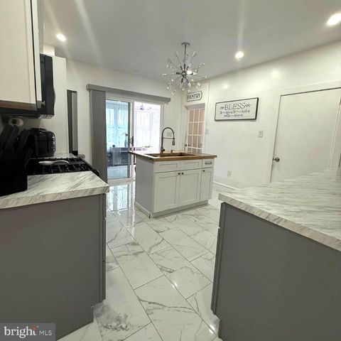 1814 3RD AVE, Pottsville, PA 17901