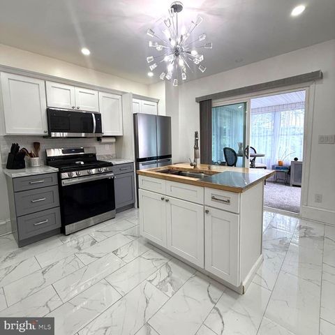 1814 3RD AVE, Pottsville, PA 17901