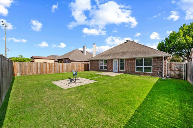 9025 River Falls Drive, Fort Worth, TX 76118
