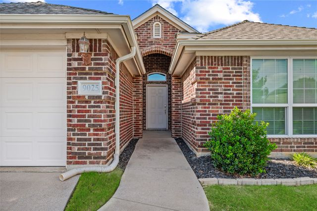 9025 River Falls Drive, Fort Worth, TX 76118