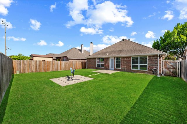 9025 River Falls Drive, Fort Worth, TX 76118