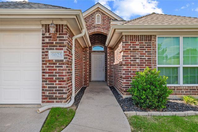 9025 River Falls Drive, Fort Worth, TX 76118