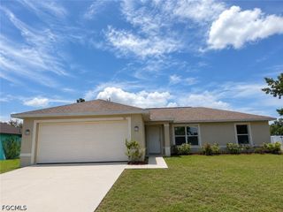 318 SE 46th LN, Cape Coral, FL 33904
