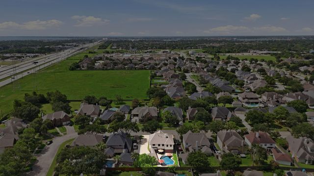 2222 Scenic Shore Drive, Seabrook, TX 77586