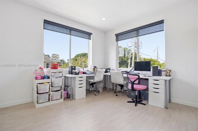 1417 NE 17th Street, Fort Lauderdale, FL 33305