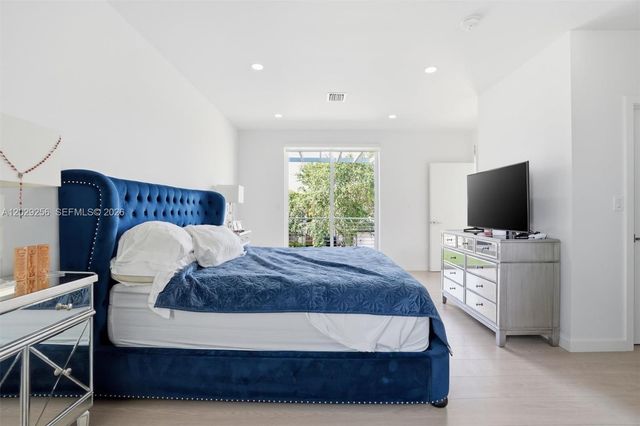 1417 NE 17th Street, Fort Lauderdale, FL 33305
