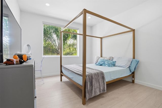 1417 NE 17th Street, Fort Lauderdale, FL 33305