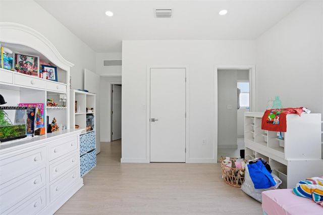 1417 NE 17th Street, Fort Lauderdale, FL 33305