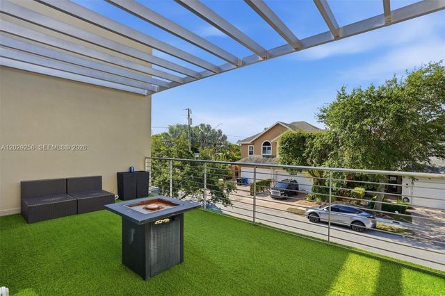 1417 NE 17th Street, Fort Lauderdale, FL 33305