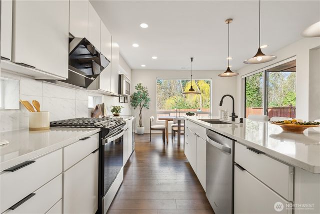 22532 70th Place W, Mountlake Terrace, WA 98043