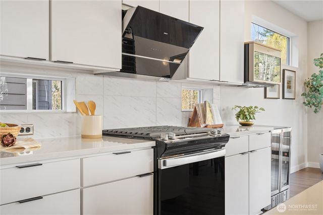 22532 70th Place W, Mountlake Terrace, WA 98043