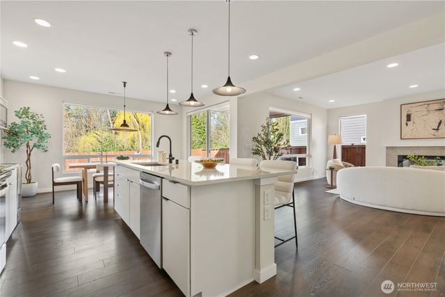 22532 70th Place W, Mountlake Terrace, WA 98043