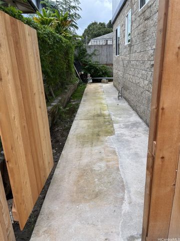 1645-A Kamehameha IV Road, Honolulu, HI 96819