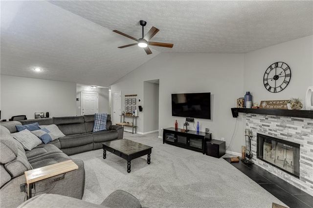 6211 Huntcliff Drive, Flowery Branch, GA 30542