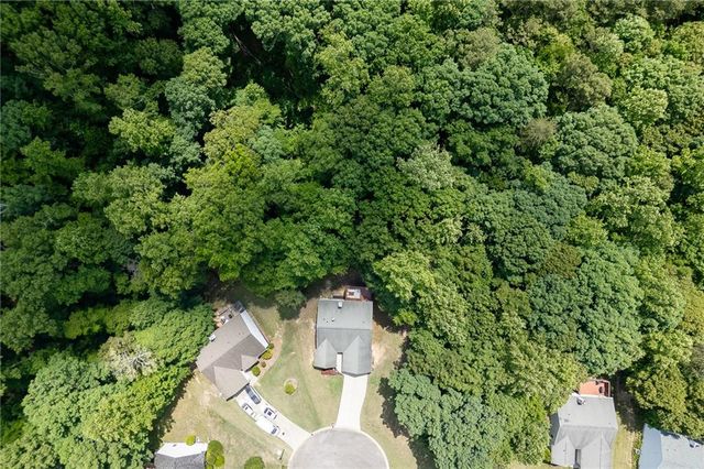 6211 Huntcliff Drive, Flowery Branch, GA 30542