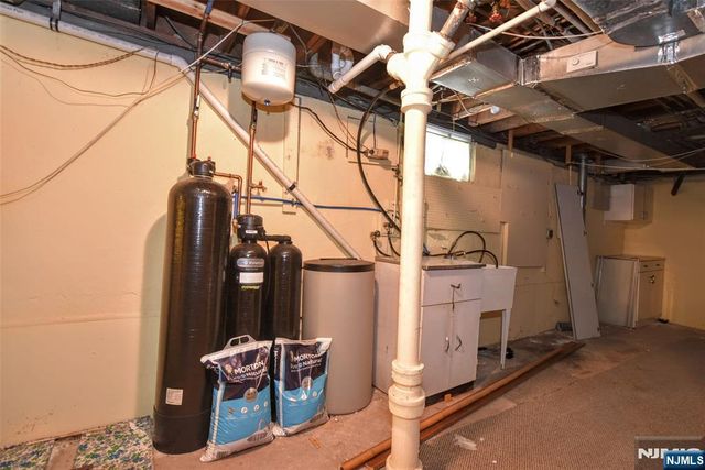 31 Godfrey Terrace, Glen Rock, NJ 07452