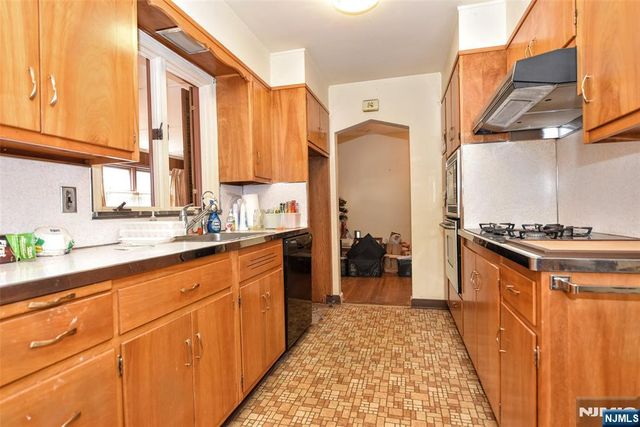 31 Godfrey Terrace, Glen Rock, NJ 07452