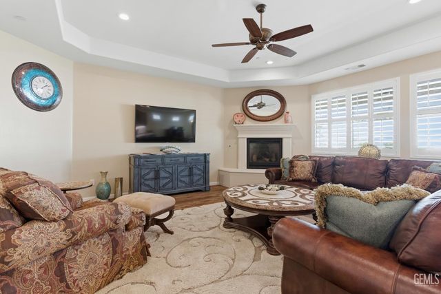 2320 Morvale Lane, Bakersfield, CA 93311