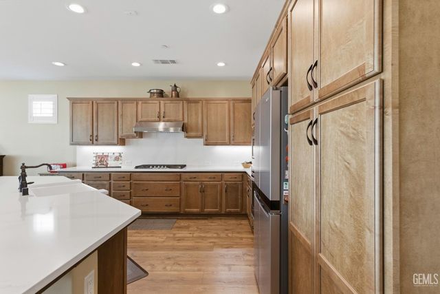 2320 Morvale Lane, Bakersfield, CA 93311