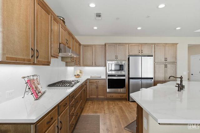 2320 Morvale Lane, Bakersfield, CA 93311