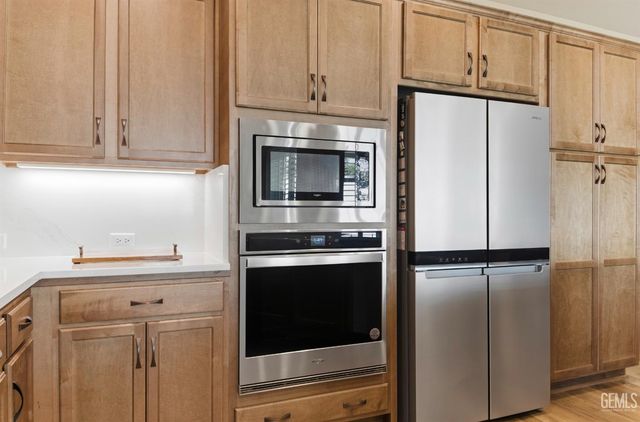 2320 Morvale Lane, Bakersfield, CA 93311