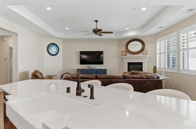 2320 Morvale Lane, Bakersfield, CA 93311