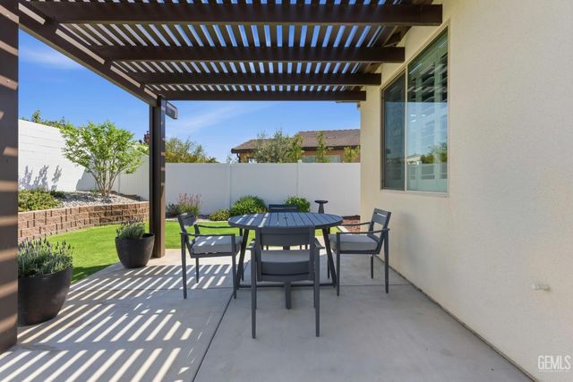 2320 Morvale Lane, Bakersfield, CA 93311