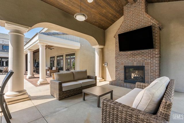 2320 Morvale Lane, Bakersfield, CA 93311