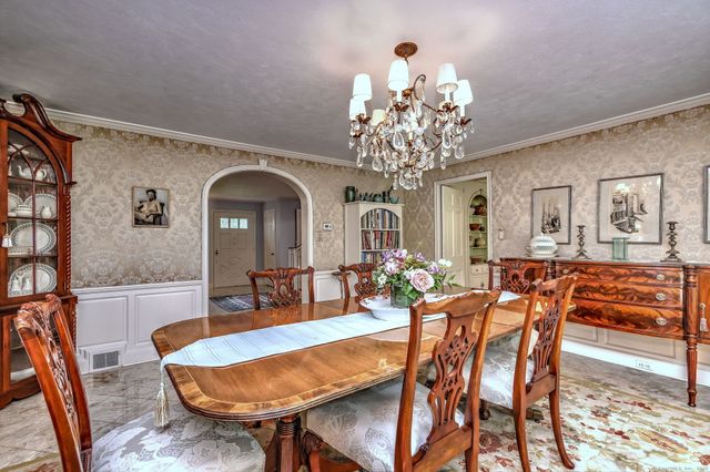 4 Brook Road, Woodbridge, CT 06525