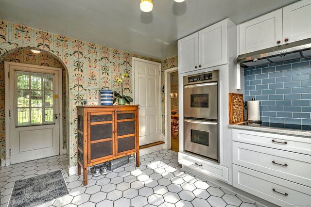 4 Brook Road, Woodbridge, CT 06525