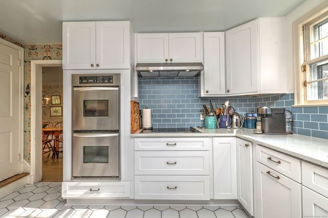 4 Brook Road, Woodbridge, CT 06525