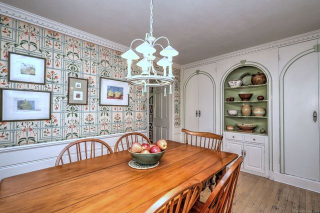 4 Brook Road, Woodbridge, CT 06525