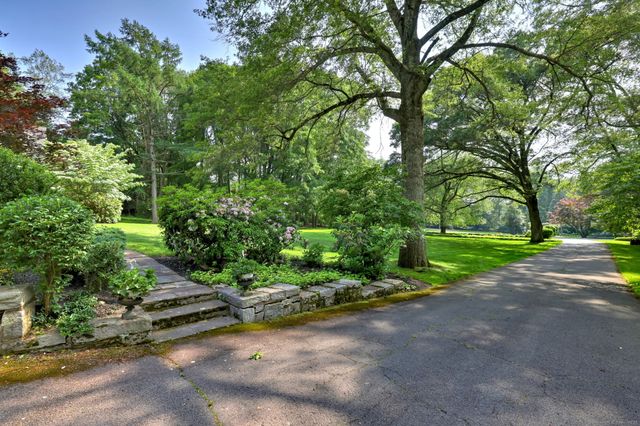 4 Brook Road, Woodbridge, CT 06525