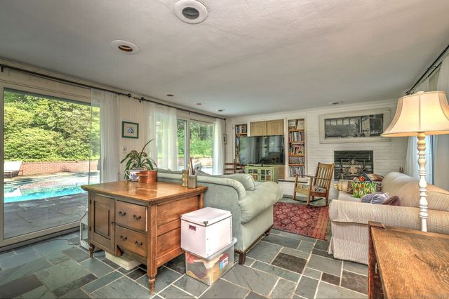 4 Brook Road, Woodbridge, CT 06525