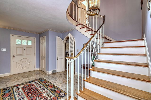 4 Brook Road, Woodbridge, CT 06525