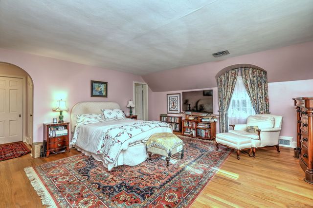 4 Brook Road, Woodbridge, CT 06525