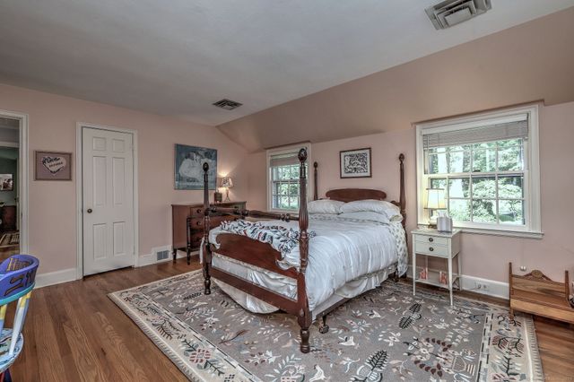 4 Brook Road, Woodbridge, CT 06525